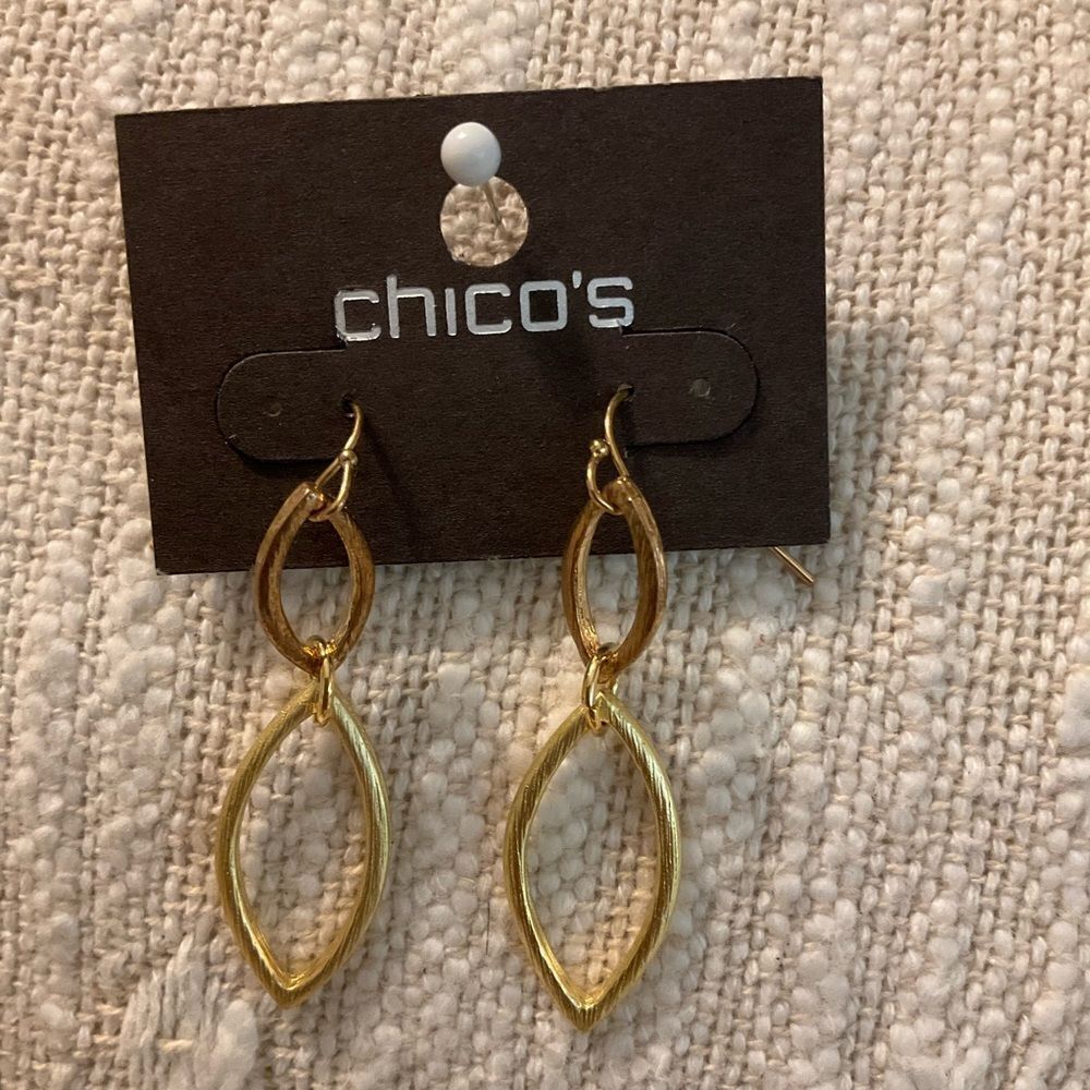 0196-Chico's Dual-Tone Leaf Earrings‎